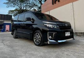 2017 Toyota Voxy 2.0 ZS ไมล์น้อย เจ้าของขายเอง 